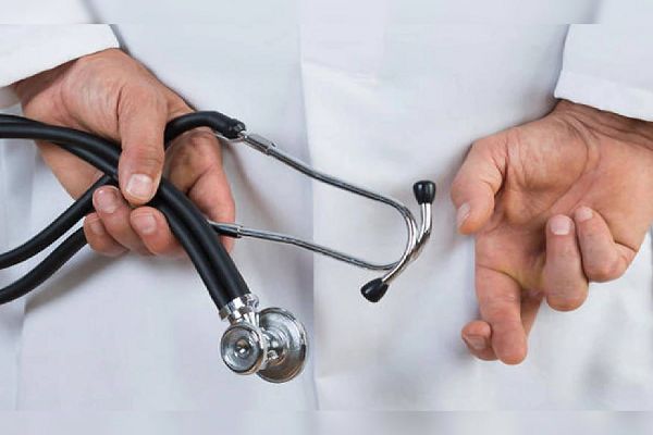  मौत के सौदागर: झोलाछाप डॉक्टरों का साम्राज्य, प्रतिबंधित दवाइयों से इलाज और गर्भपात तक का धंधा&rdquo;