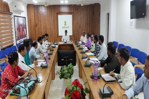  कलेक्टर श्री गोपाल वर्मा ने ली उद्यान विभाग की समीक्षा बैठक