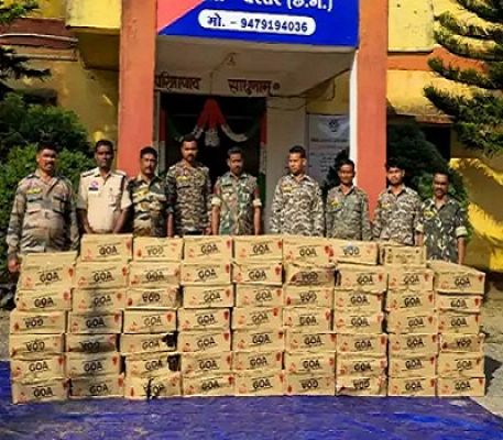 बस्तर पुलिस ने दिवाली से पहले पकड़ी 100 पेटी गोवा व्हिस्की, तस्कर फरार