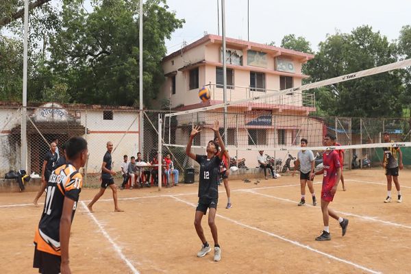  पुलिस स्मृति एवं राष्ट्रीय एकता दिवस के अवसर पर दो दिवसी व्हॉलीबॉल प्रतियोगिता हुआ संपन्न