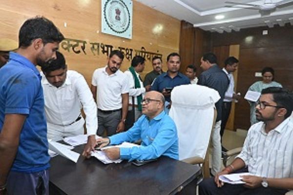 जनदर्शन में सुनी आम नागरिकों की समस्याएं