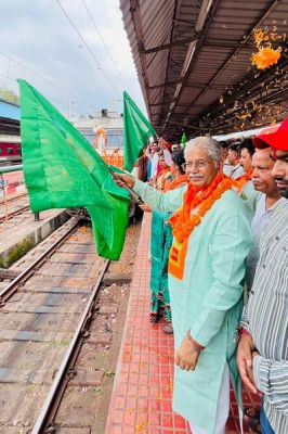  श्रद्धा और उल्लास से भरी स्पेशल ट्रेन से 850 श्रद्धालु हुए अयोध्या धाम के लिए रवाना, हुए भाव-विभोर