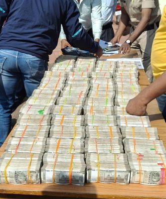  बालोद पुलिस की सतर्कता : 3 करोड़ की नकदी लदे वाहन से सनसनीखेज खुलासा