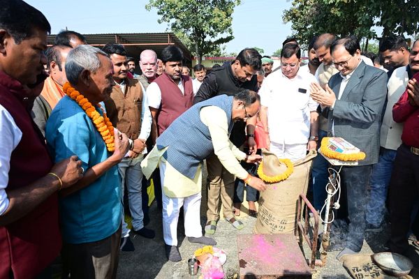  उप मुख्यमंत्री श्री अरुण साव ने किया धान खरीदी का शुभारंभ