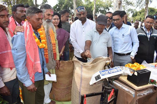  समर्थन मूल्य पर धान खरीदी शुरू: बालोद जिले के 39 उपार्जन केन्द्रों में 237 किसानों की कुल 9655 क्विंटल धान की खरीदी की गई