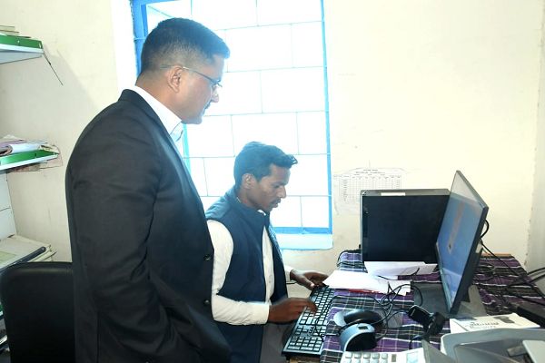  सचिव श्री अवनीश शरण ने किया विभिन्न धान खरीदी केंद्रों का निरीक्षण