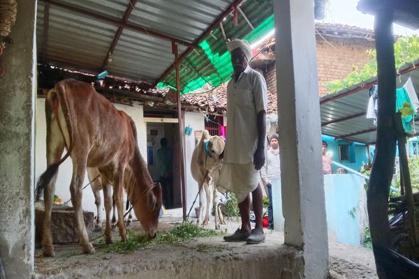 महात्मा गांधी नरेगा ने बदली बुलबुलराम की किस्मत: एक छोटे किसान से सफल ऑर्गेनिक बाड़ी उत्पादक की कहानी।