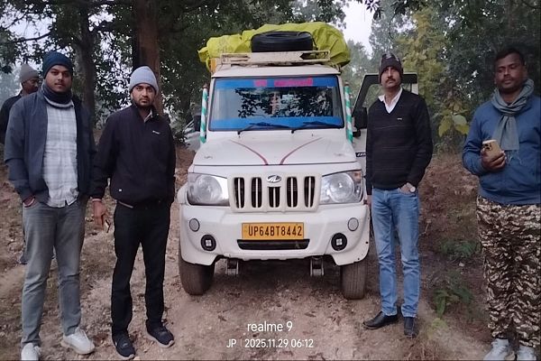 यूपी व झारखंड का 175 बोरी धान और 03 पिकअप वाहन जब्त