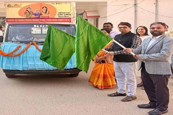 कलेक्टर ने किया जेंडर रथ को हरी झण्डी दिखाकर रवाना