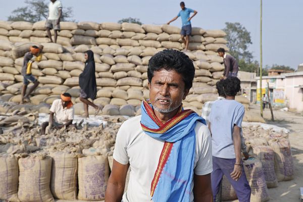 धान बेचने और रकबा समर्पण में रायगढ़ जिला अव्वल, किसानों ने धान खरीदी की पारदर्शिता पर जताया भरोसा