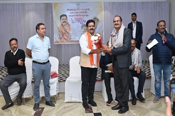 कवर्धा में उत्कृष्ट चिकित्सा सेवाओं के लिए चिकित्सकों का आभार - उपमुख्यमंत्री श्री विजय शर्मा