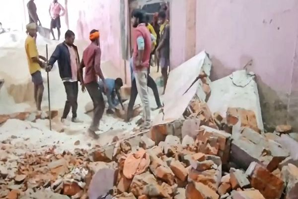 कोल्ड स्टोरेज की दीवार गिरने से 3 मजदूरों की मौत