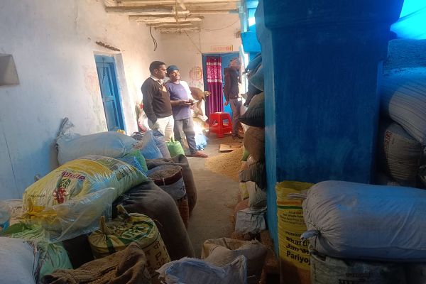 जिले में धान खरीदी केंद्रों पर पर्याप्त सुविधाएं, अवैध धान पर सख्त कार्रवाई जारी