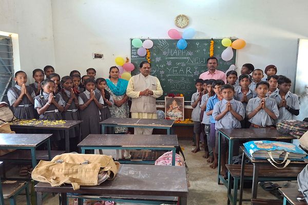 मिडिल स्कूल हरदीबान्ध मे नववर्षोत्सव और न्योता भोज सम्पन्न 