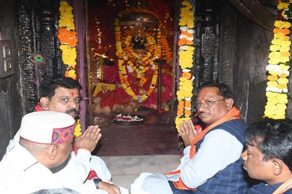  मुख्यमंत्री श्री विष्णु देव साय ने बस्तर की आराध्य देवी मां दंतेश्वरी की पूजा-अर्चना कर प्रदेशवासियों के सुख-समृद्धि और खुशहाली की कामना की  