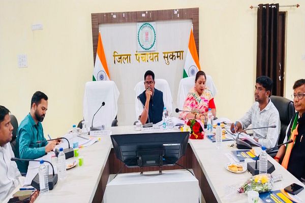 राज्य अनुसूचित जनजाति आयोग अध्यक्ष ने विकास कार्यों की समीक्षा की