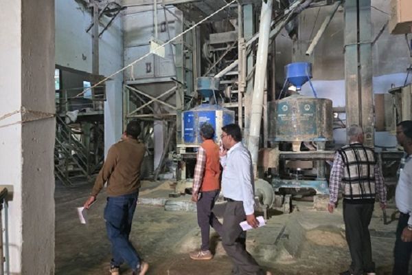 एसडीएम बालोद ने किया गंगोत्री राईस मिल बालोद का निरीक्षण