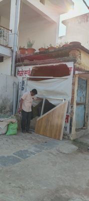 नगर पालिका की लापरवाही से सरकारी पंप हाउस पर कब्जा कांग्रेस ब्लॉक अध्यक्ष हाफिज खान का विरोध