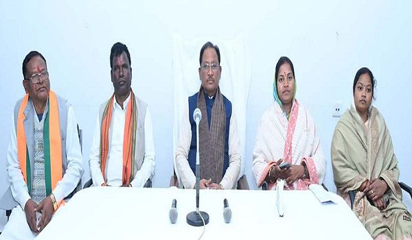  सरकार की योजनाओं का लाभ समाज के अंतिम व्यक्ति तक पहुंचाएं: मुख्यमंत्री श्री विष्णु देव साय