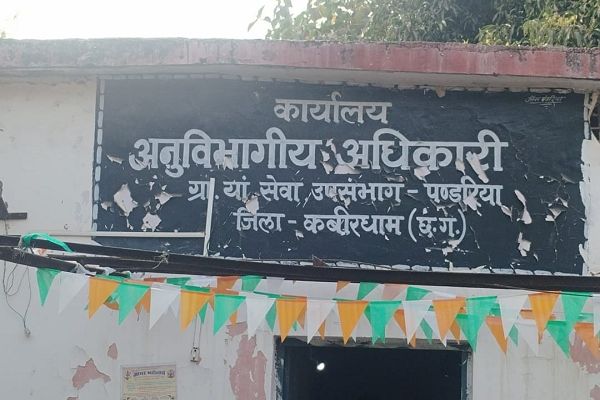 कलेक्टर के आदेशो की अवहेलना क्यों ? ग्रामीण यंत्रीकी सेवा विभाग क्यों नही कर रहा आदेशो का पालन  भ्रष्टाचार बना शिष्टाचार