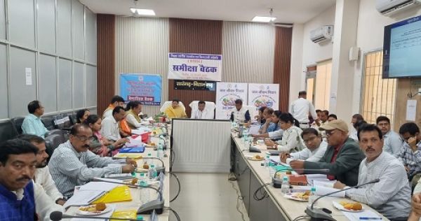 जल अर्पण कार्यक्रम में शामिल हुए सांसद राधेश्याम राठिया और कमलेश जांगड़े