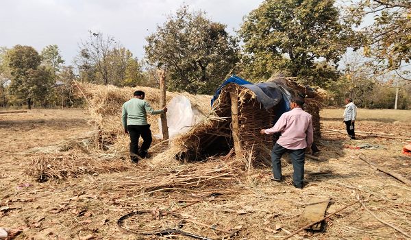 वन विकास निगम ने हटाया अवैध अतिक्रमण : ग्रामीणों का मिला सहयोग