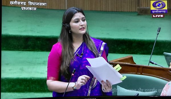 विधायक भावना बोहरा ने पंडरिया विधानसभा में सड़क नवीनीकरण, आवास और स्वास्थ्य सुविधाओं का उठाया प्रश्न