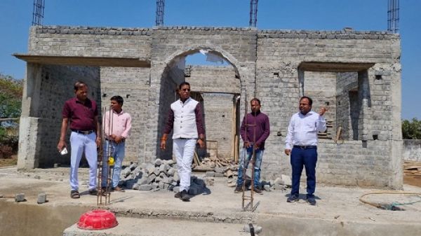 कलेक्टर ने बिलाईगढ़ ब्लॉक के निर्माण कार्यों का किया आकस्मिक निरीक्षण