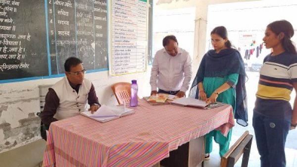 कलेक्टर ने 12वी बोर्ड परीक्षा केंद्रों का निरीक्षण किया