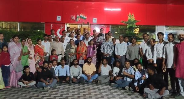 भटगांव में &lsquo;शतक&rsquo; फिल्म देखने उमड़ी भीड़, सिनेमाघर में गूंजे वंदे मातरम के नारे