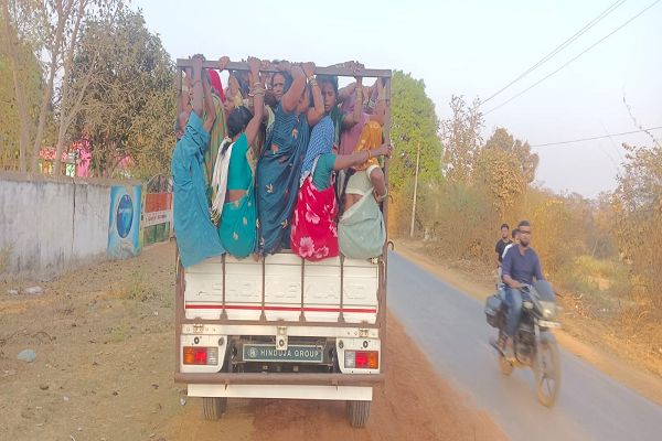 गरियाबंद पुलिस की यातायात नियमों के उल्लंघन पर कार्यवाही पिछले एक सप्ताह में कुल 43  &lsquo;&lsquo;ड्रंक एंड ड्राइव&rsquo;&rsquo; शराब पीकर गाड़ी चलाने वालो पर न्यायालयीन प्रकरण दर्ज किया गया।