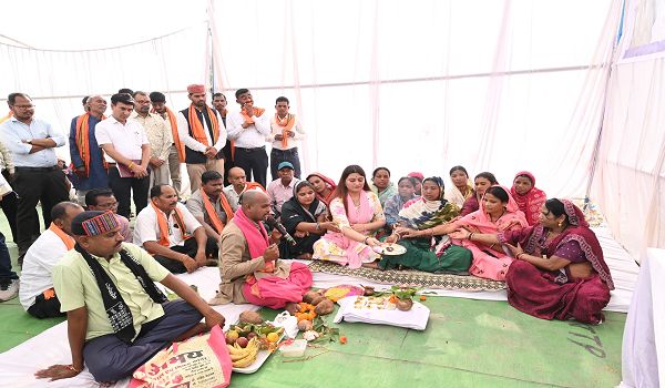 पंडरिया विधानसभा में सड़क कनेक्टिविटी को मिली गति, विधायक भावना बोहरा ने 30.74 करोड़ से अधिक के बहुप्रतीक्षित सड़क निर्माण कार्यों का किया भूमिपूजन 