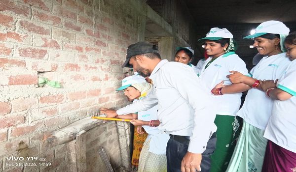 रानी मिस्रियों से प्रधानमंत्री आवास के निर्माण को मिलेगी गति: सीईओ जिला पंचायत श्री अभिषेक अग्रवाल