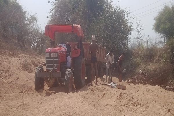 डौंडी में अवैध रेत उत्खनन : पर्यावरण पर मंडरा रहा गंभीर संकट