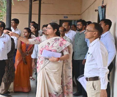 जिले की प्रभारी सचिव आर. संगीता ने ली जिला स्तरीय अधिकारियों की समीक्षा बैठक शासन की योजनाओं का गंभीरतापूर्वक करें क्रियान्वयन: श्रीमती संगीता योजनाओं का समयबद्ध क्रियान्वयन सुनिश्चित करने के निर्देश गरियाबंद जिले में विकास कार्यों की प्रगति की समीक्षा