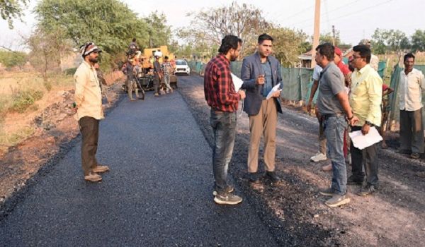 पीएमजीएसवाई सड़क निर्माण में तेजी लाएं : कलेक्टर