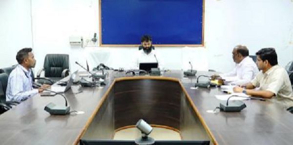 कलेक्टर व्यास ने पीएमजीएसवाई व एमजीएसवाई के कार्यों में तेजी लाने के दिए निर्देश