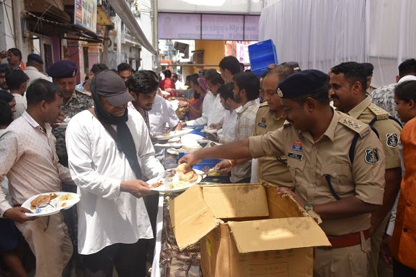 सशस्त्र नक्सलवाद की समाप्ति के ऐतिहासिक संकल्प की पूर्ति पर कवर्धा में खेड़ापति हनुमान मंदिर में भव्य हनुमंत भंडारा का हुआ आयोजन