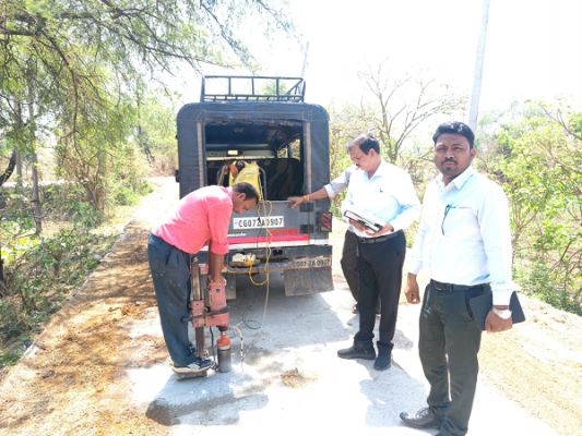 मुख्य अभियंता ने जिले में सड़क निर्माण कार्यों का किया औचक निरीक्षण