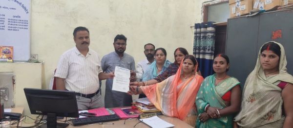 राजेन्द्र नगर में बिजली पोल लगाने की मांग तेज, एक माह में समाधान नहीं होने पर घेराव की चेतावनी साँकरा (धनेली)। 