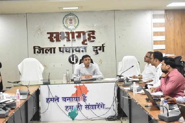 मनरेगा व प्रधानमंत्री आवास कार्यों की समीक्षा बैठक सम्पन्न