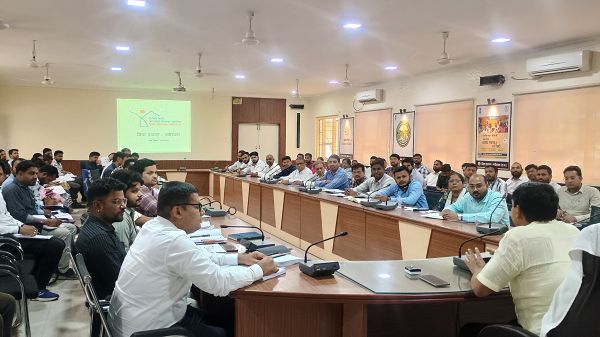 निस्तार की जमीन पर &lsquo;आलीशान खेल&rsquo;! नेउर के छोटू तालाब किनारे टीनशेड में खड़ा हुआ कांप्लेक्स, सरपंच पर मिलीभगत के आरोप