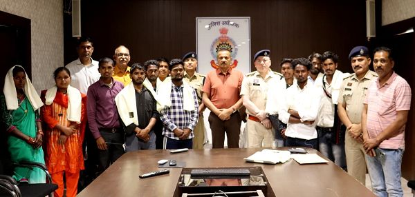 **नक्सल प्रभावित क्षेत्रों में शिक्षा की अलख जगाने वाले शिक्षकों का हुआ सम्मान*