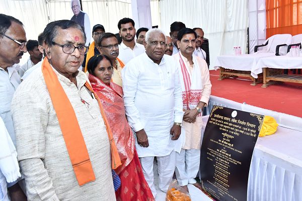 केंद्रीय राज्यमंत्री तोखन साहू ने मुंगेली से बाघामुड़ा तक मार्ग का किया भूमिपूजन