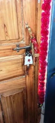 शासकीय आवास पर प्रशासन की सख्ती- अवैध कब्जा हटाकर मकान कराया खाली&rsquo;