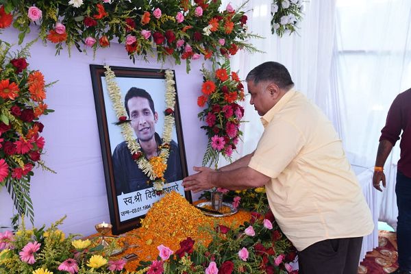 मंत्री श्री राजेश अग्रवाल ने स्वर्गीय विवेक अंधारे को दी श्रद्धांजलि