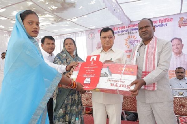 सुशासन तिहार में मिला उज्ज्वला गैस कनेक्शन, खत्म हुआ लकड़ी के चूल्हे का संघर्ष