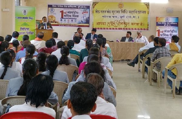 श्रमिक दिवस पर विधिक जागरूकता शिविरों का आयोजन