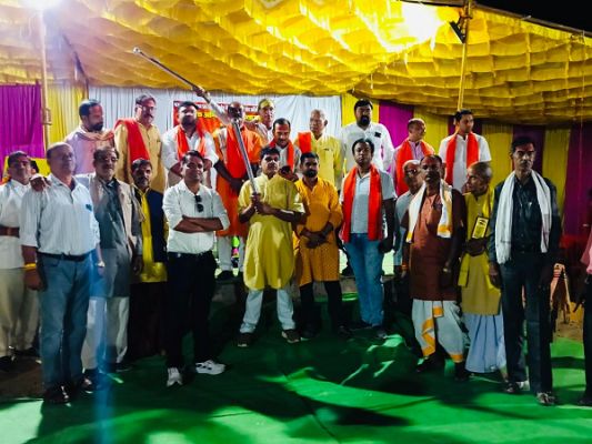 भगवान परशुरामजी के प्राकट्य समारोह के अवसर आर्यावर्त ब्राह्मण महासभा डिंडौरी के द्वारा भव्य शोभायात्रा का आयोजन