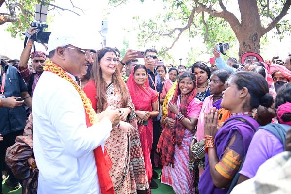 एक चौपाल ऐसा भी जहाँ खुशियों और तालियों की रही गूंज